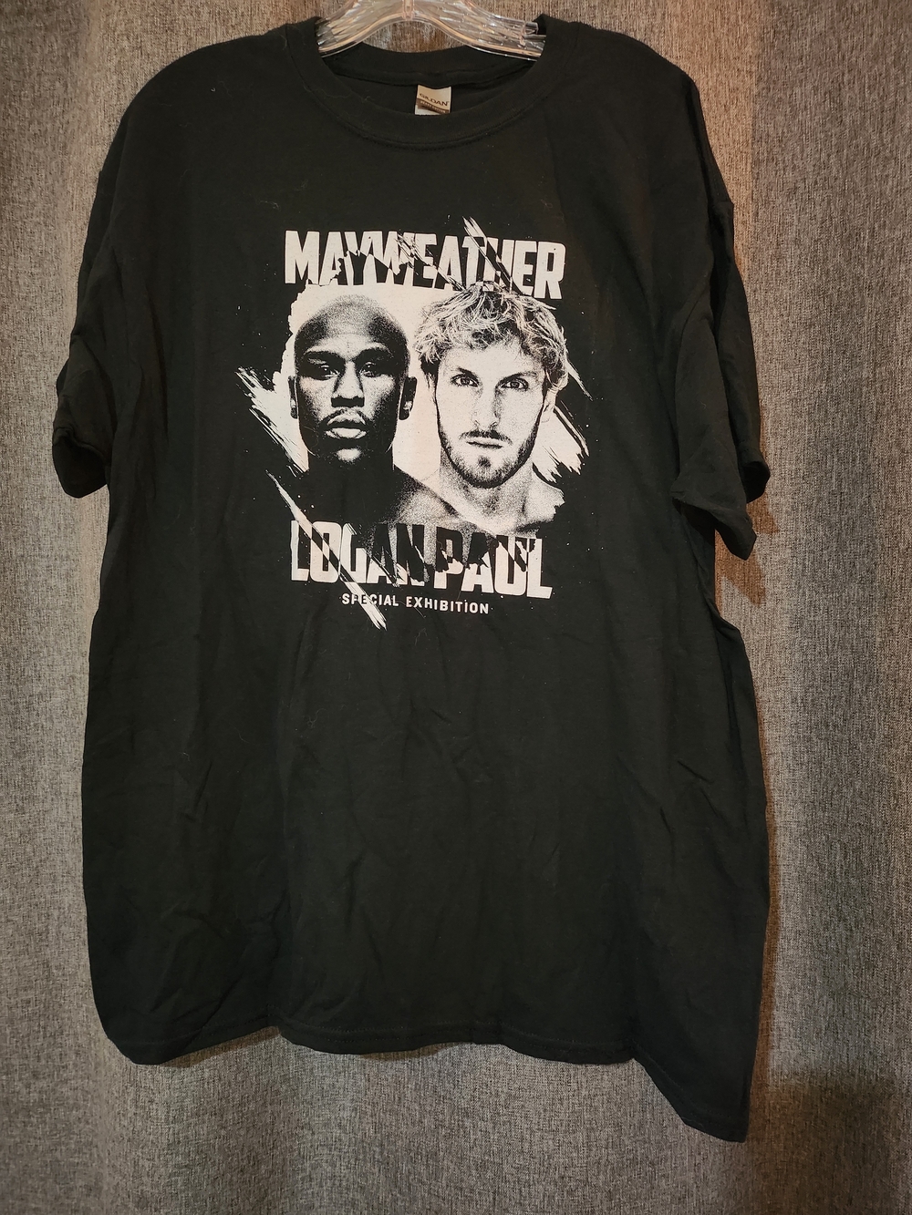Gildan Black T-Shirt Mayweather vs Logan Paul Graphic Tee - Picture 2 of 2